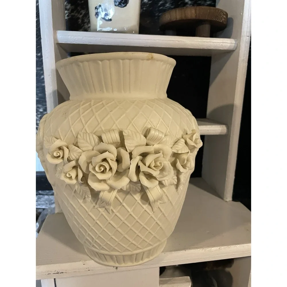 Large Vtg White Quilted Capodimonte‎ Style Ceramic Vase